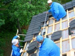 Homeowners insurance depends on the condition of your roof. This tips and advice to protect and secure your home and the cost of your homeowners insurance.